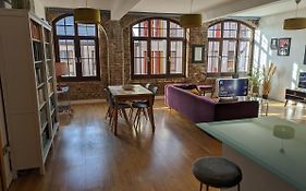 Loft Style 2-Bed 2-Bath In North Laines
